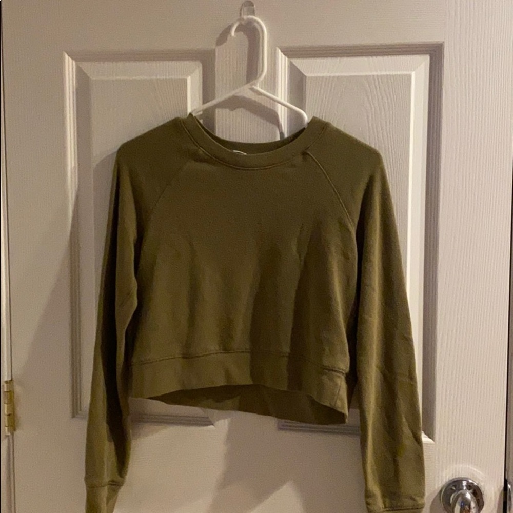 Green top sweater/shirt